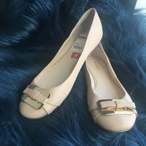 Nine West - Cream Flats with Gold and Bow detail🎀